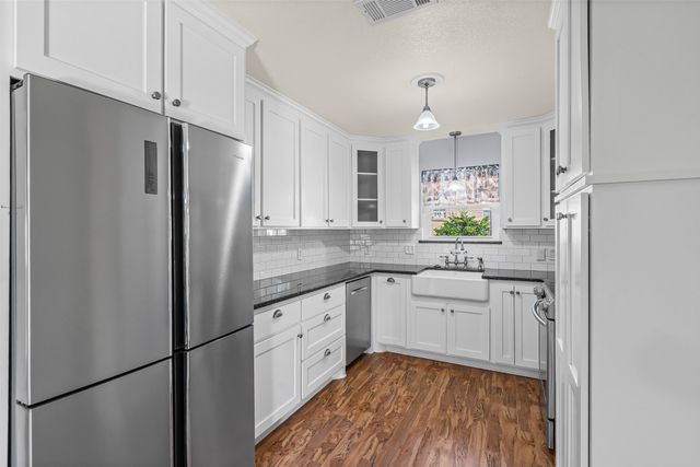 2424 Shoreview Drive, Cleburne, TX 76033