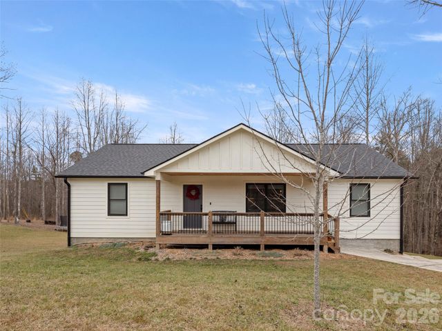 127 Walt Drive, Hendersonville, NC 28792