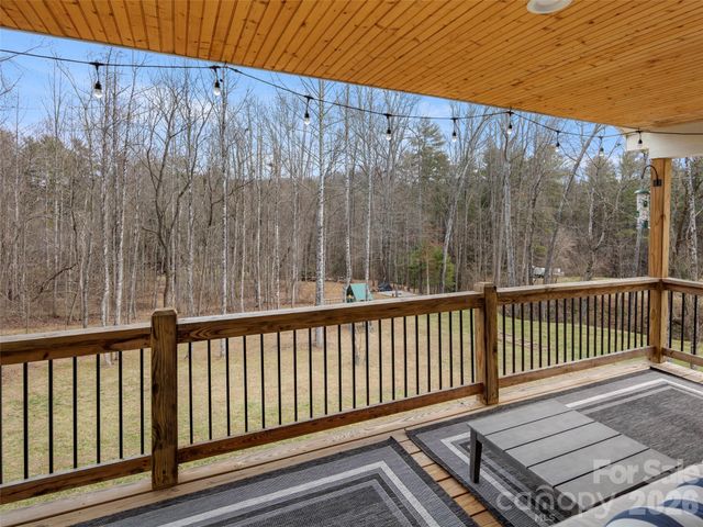 127 Walt Drive, Hendersonville, NC 28792