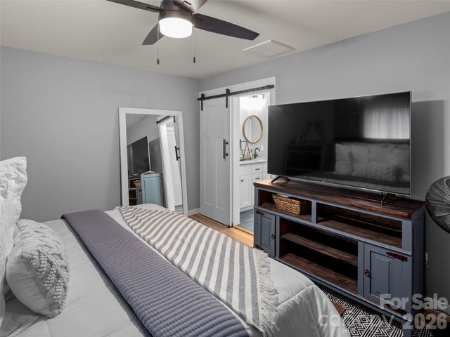 127 Walt Drive, Hendersonville, NC 28792