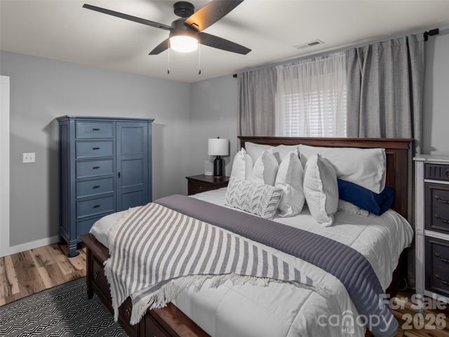 127 Walt Drive, Hendersonville, NC 28792