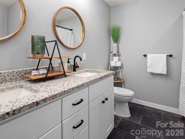 127 Walt Drive, Hendersonville, NC 28792