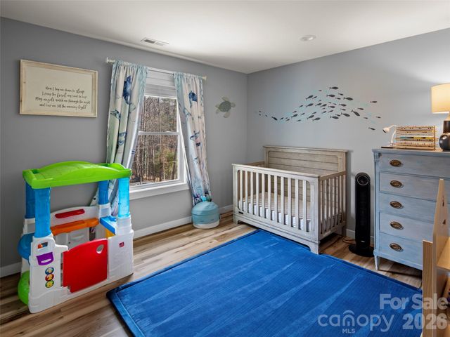 127 Walt Drive, Hendersonville, NC 28792