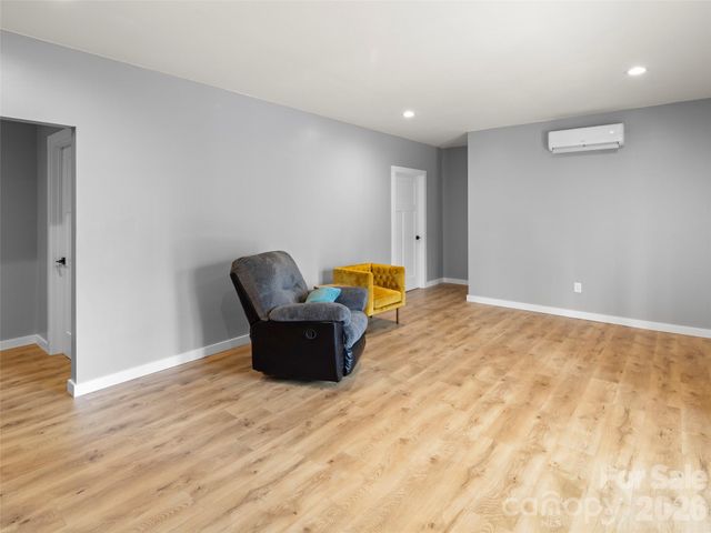 127 Walt Drive, Hendersonville, NC 28792