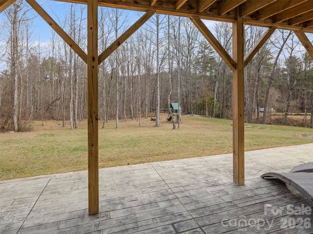 127 Walt Drive, Hendersonville, NC 28792