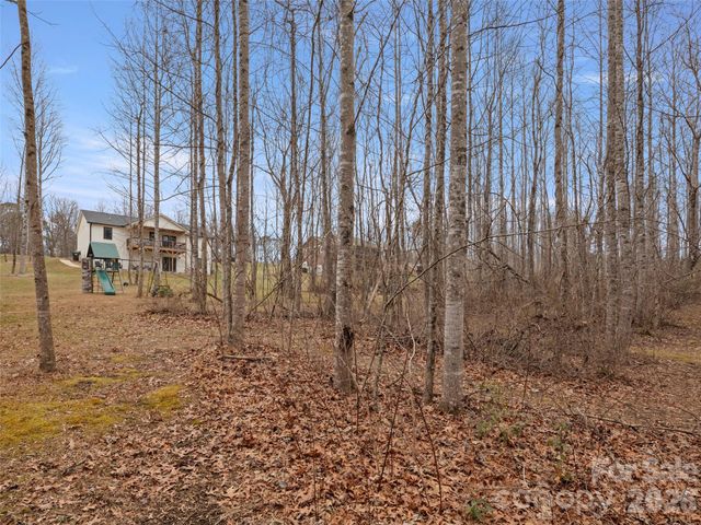 127 Walt Drive, Hendersonville, NC 28792