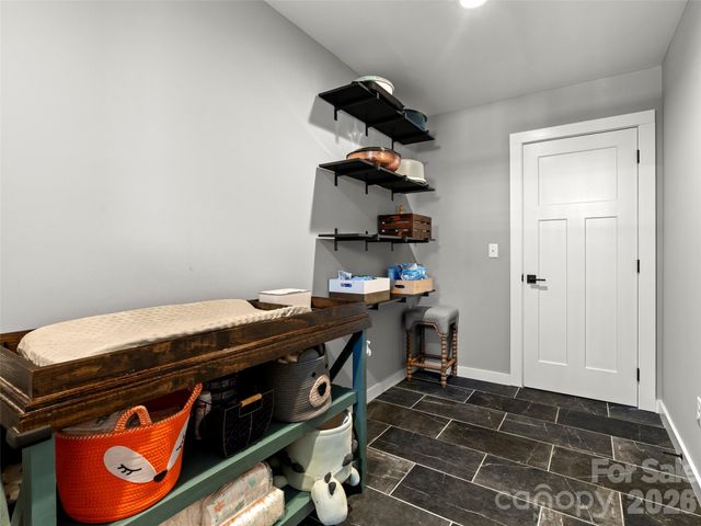 127 Walt Drive, Hendersonville, NC 28792