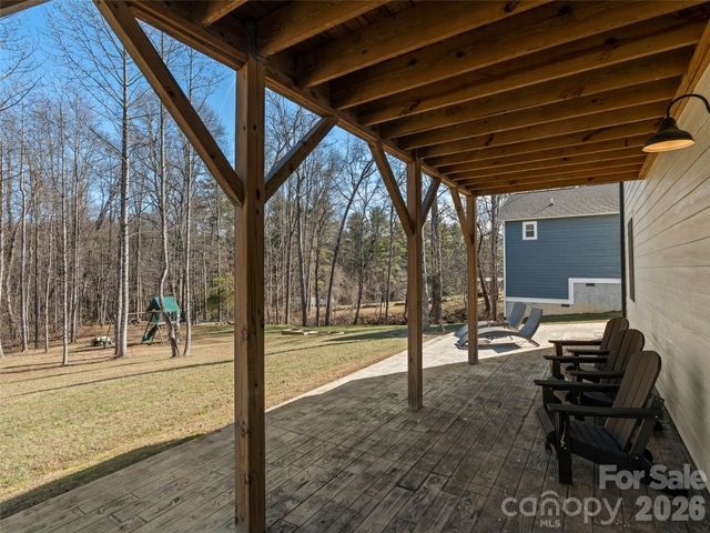 127 Walt Drive, Hendersonville, NC 28792