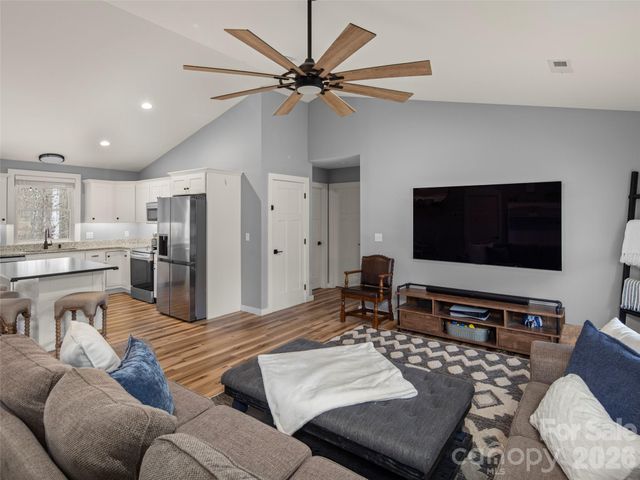 127 Walt Drive, Hendersonville, NC 28792