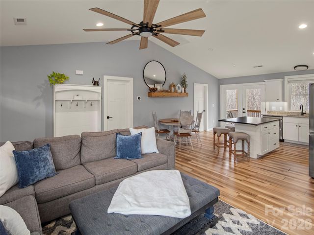 127 Walt Drive, Hendersonville, NC 28792