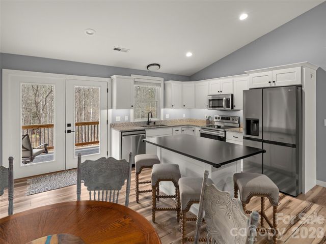 127 Walt Drive, Hendersonville, NC 28792