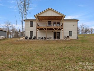 127 Walt Drive, Hendersonville, NC 28792