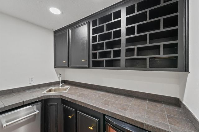 6711 Walton Heath Drive, Houston, TX 77069