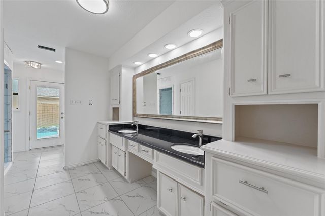 6711 Walton Heath Drive, Houston, TX 77069