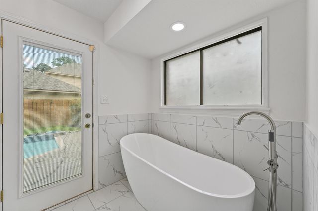 6711 Walton Heath Drive, Houston, TX 77069