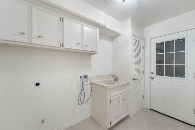 6711 Walton Heath Drive, Houston, TX 77069