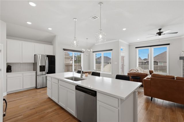 1613 Briscoe Manor Court, College Station, TX 77845