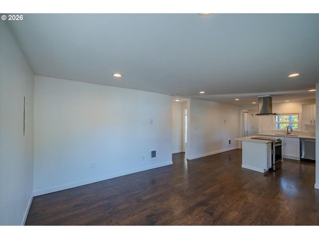 9232 Se HARRISON St, Portland, OR 97216
