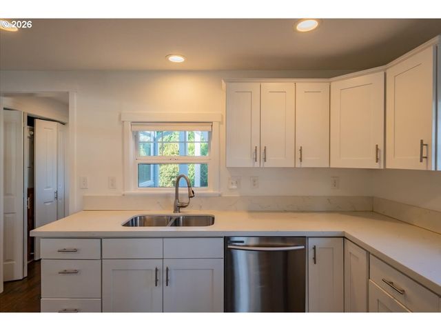 9232 Se HARRISON St, Portland, OR 97216