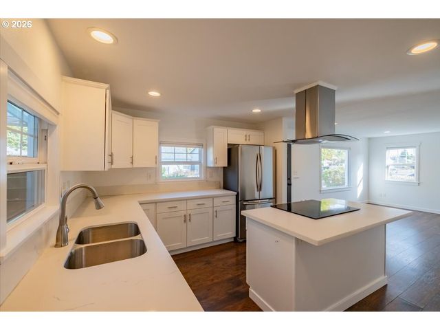 9232 Se HARRISON St, Portland, OR 97216
