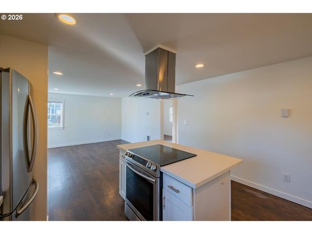 9232 Se HARRISON St, Portland, OR 97216