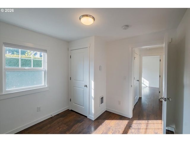 9232 Se HARRISON St, Portland, OR 97216