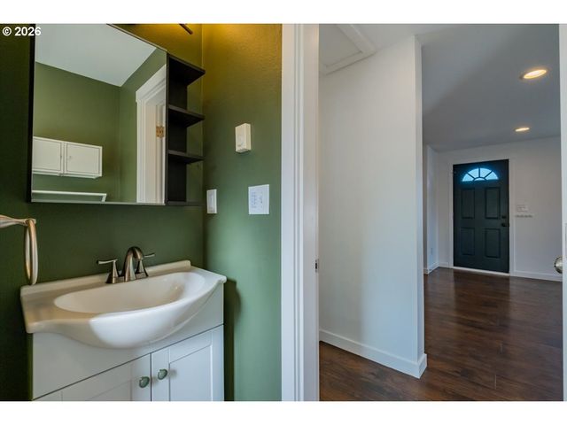 9232 Se HARRISON St, Portland, OR 97216
