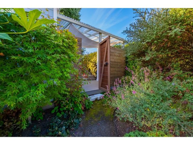 9232 Se HARRISON St, Portland, OR 97216