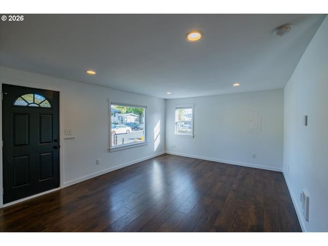 9232 Se HARRISON St, Portland, OR 97216