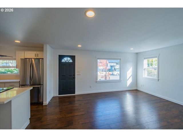 9232 Se HARRISON St, Portland, OR 97216