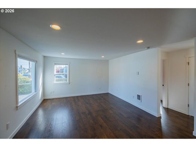 9232 Se HARRISON St, Portland, OR 97216
