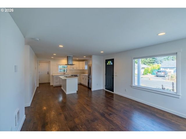 9232 Se HARRISON St, Portland, OR 97216
