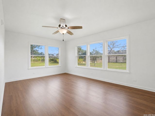 600 S STORTS ST, Poth, TX 78147