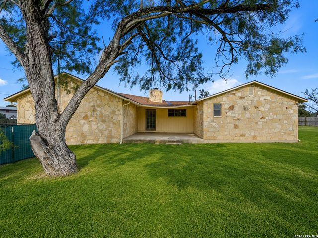600 S STORTS ST, Poth, TX 78147