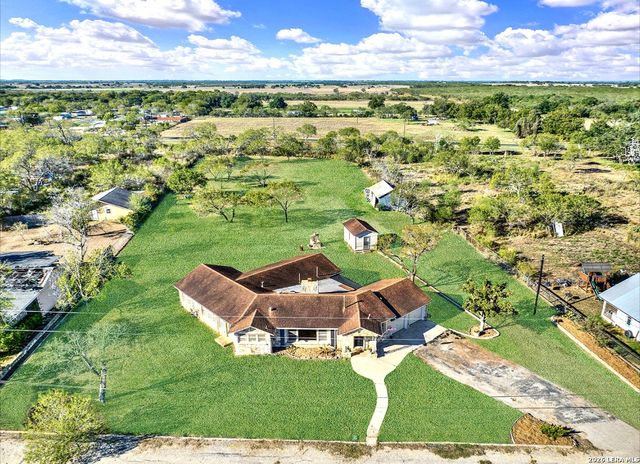 600 S STORTS ST, Poth, TX 78147