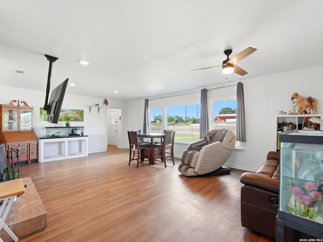 600 S STORTS ST, Poth, TX 78147