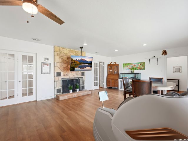 600 S STORTS ST, Poth, TX 78147