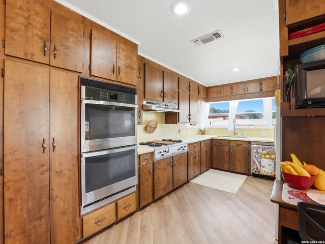 600 S STORTS ST, Poth, TX 78147