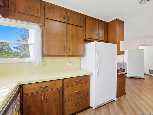 600 S STORTS ST, Poth, TX 78147