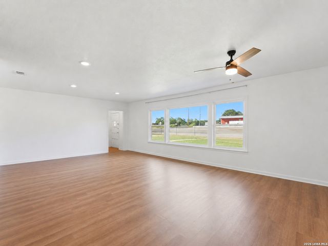 600 S STORTS ST, Poth, TX 78147