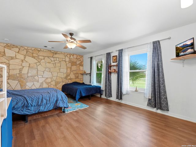 600 S STORTS ST, Poth, TX 78147