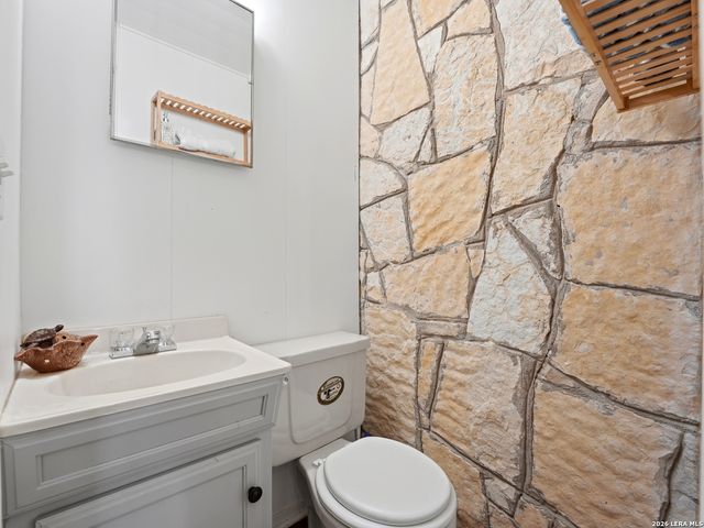 600 S STORTS ST, Poth, TX 78147