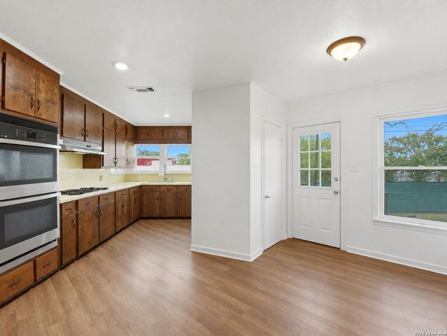 600 S STORTS ST, Poth, TX 78147