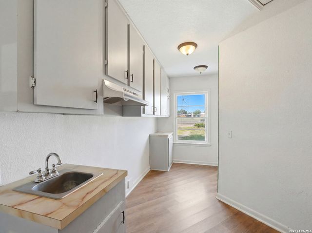 600 S STORTS ST, Poth, TX 78147