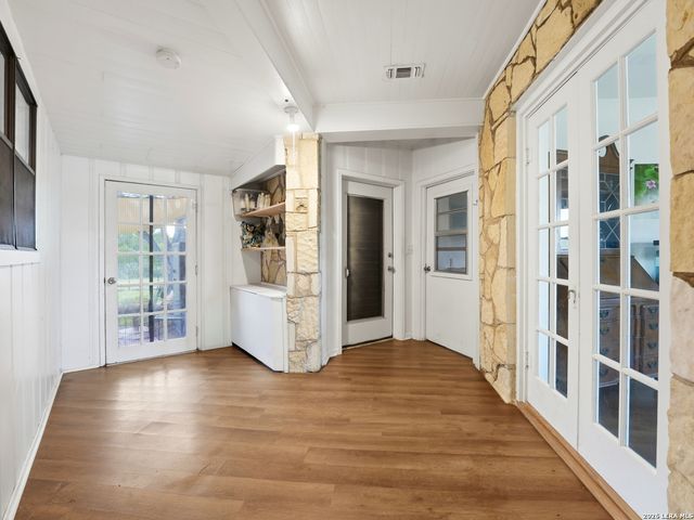 600 S STORTS ST, Poth, TX 78147