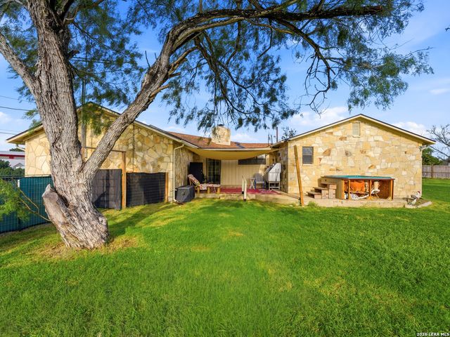 600 S STORTS ST, Poth, TX 78147