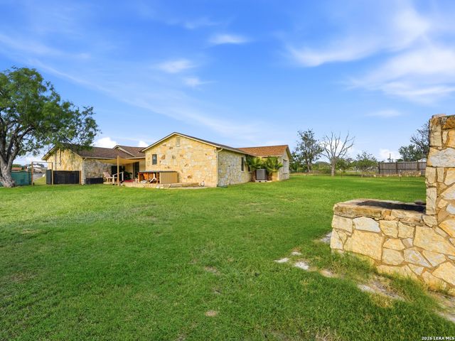 600 S STORTS ST, Poth, TX 78147
