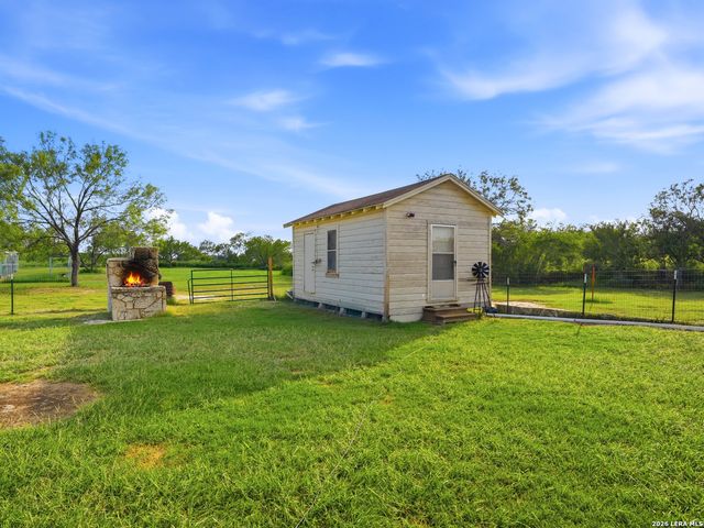 600 S STORTS ST, Poth, TX 78147