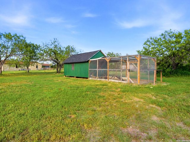 600 S STORTS ST, Poth, TX 78147