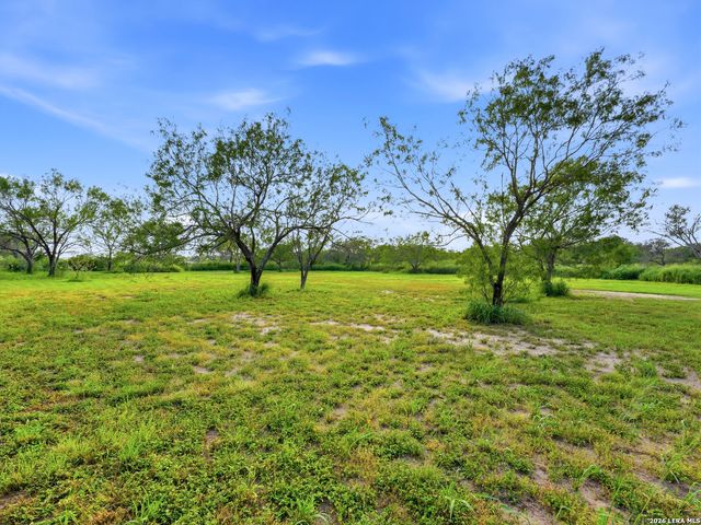 600 S STORTS ST, Poth, TX 78147